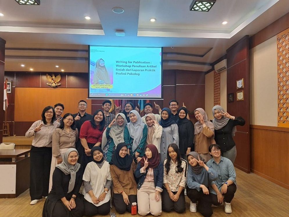 27112025-UMBY pelatihan menulis.jpg