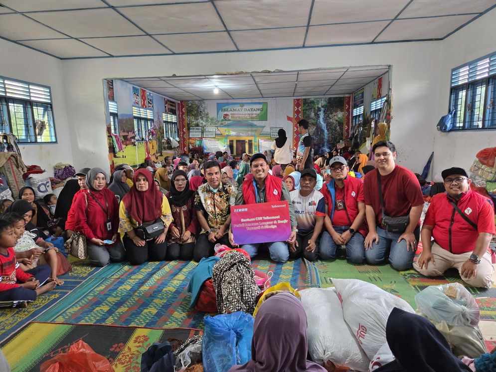 Telkomsel Salurkan Bantuan dan Percepatan Pemulihan Jaringan di Aceh, Sumut dan Sumbar