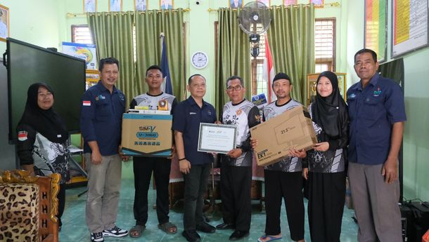 PTPN I Regional 7 Beri Bantuan Komputer ke Empat Sekolah di Lampung Selatan