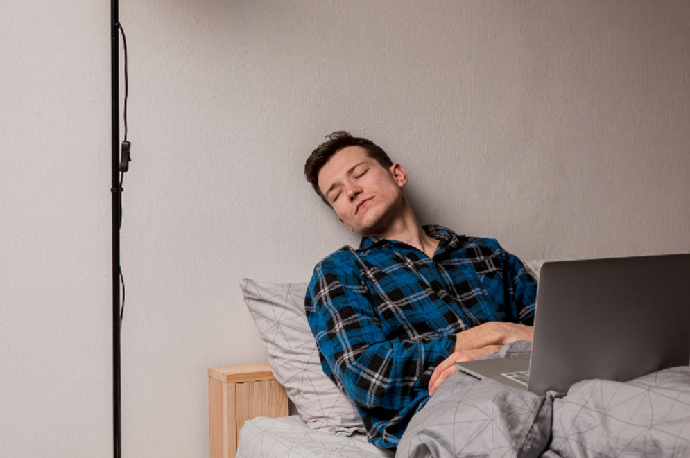 Ini Risiko yang Mengintai Tubuh Anda Jika Tidur dengan Lampu Menyala Setiap Hari