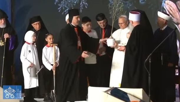 Paus Leo XIV Satukan Suara Iman di Lapangan Martir Beirut