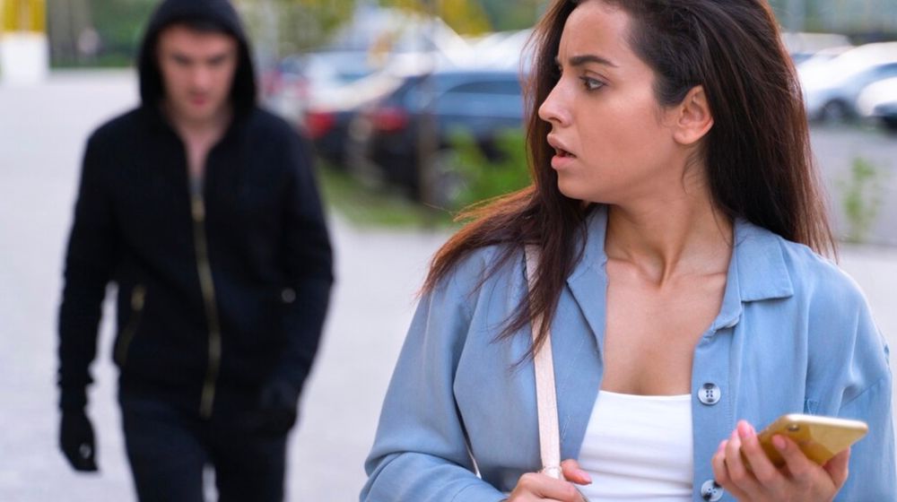 Hal yang Harus Dilakukan Saat Mencurigai Ada Orang yang Diam-diam Merekam Anda