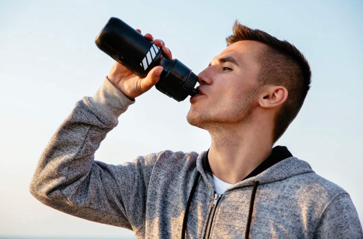 5 Alasan Mengapa Minum Minuman Energi Justru Bikin Lelah