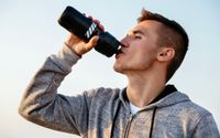 5 Alasan Mengapa Minum Minuman Energi Justru Bikin Lelah