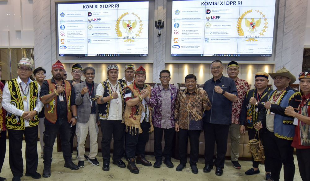 Ketua Komisi XI DPR Mochamad Misbakhun menerima protes masyarakat Kaltim terkait pemotongan DBH. (Foto: DPR RI) 