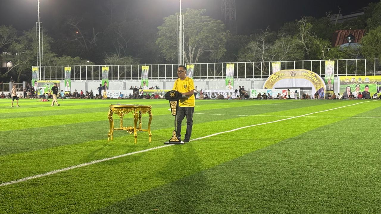 Wahyullah Bandung memberikan sambutan dalam peresmian Lapangan Sebaru.