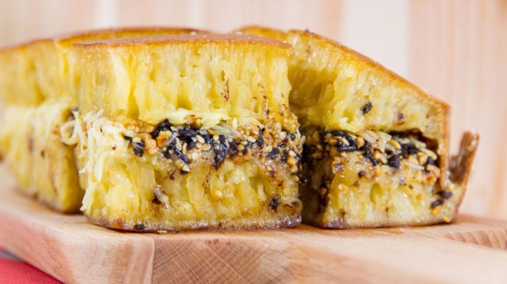Coba-Resep-Martabak-Manis-Teflon-Spesial-Dengan-Topping-Keju-1024x678.jpg