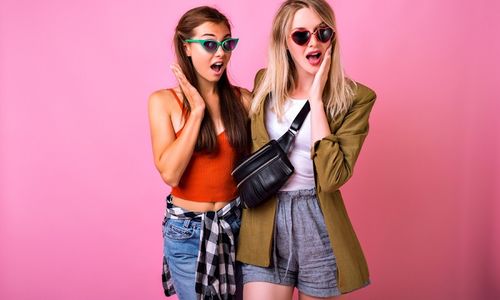 Wanita dengan fashion stylist.