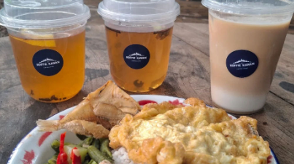 Beberapa menu di Koffie Kawan Bandung.