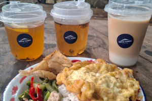 Beberapa menu di Koffie Kawan Bandung.