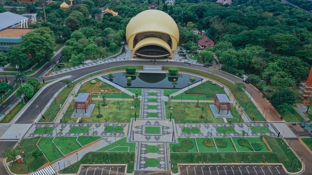 Keong Emas Taman Mini Indonesia Indah.