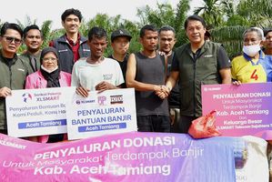  FJPI Sumut dan XLSmart menyalurkan bantuan untuk korban banjir bandang di Acehtamiang 