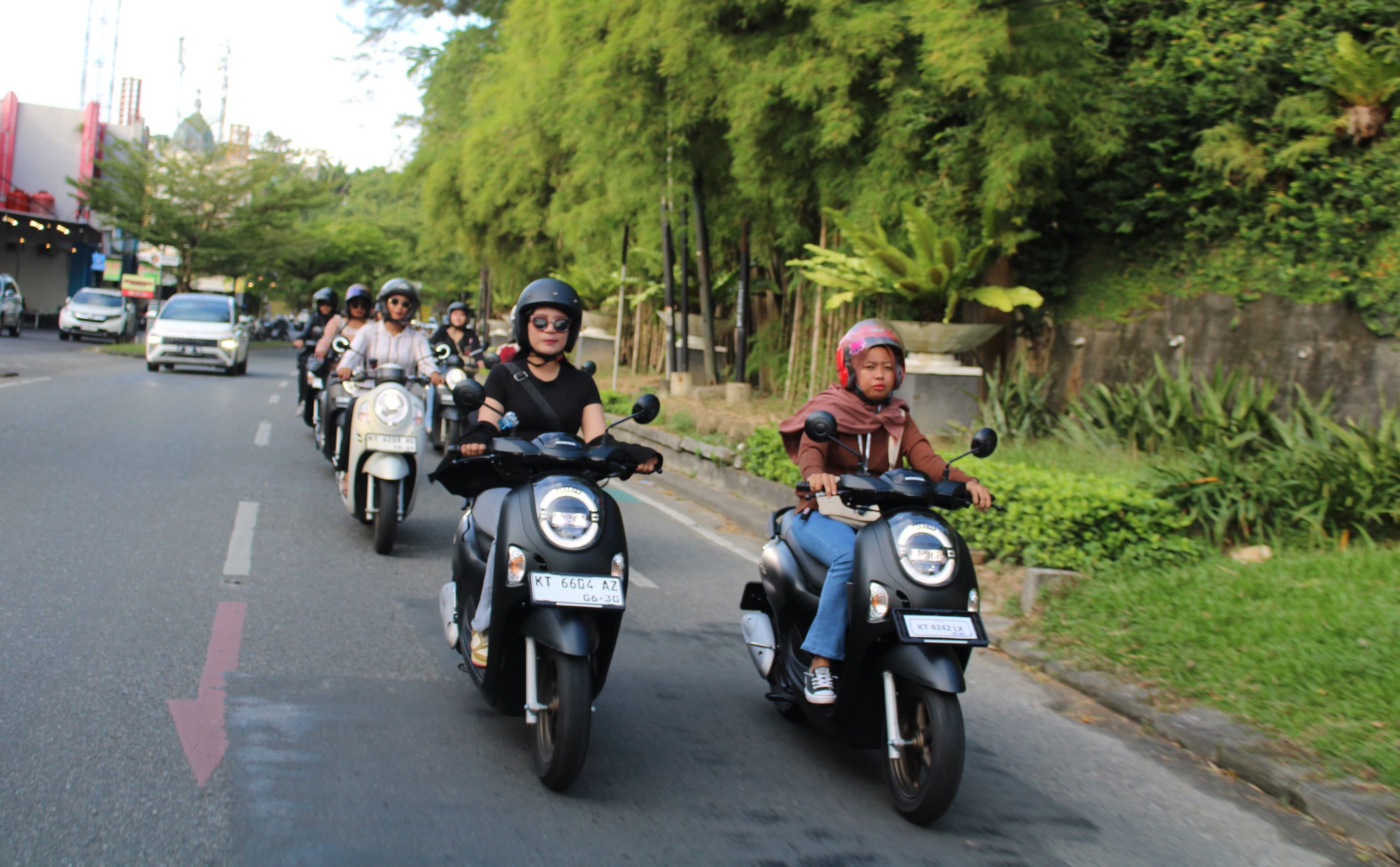 Riding Aman Saat Hujan, Ini Tips Penting Bikers di Jalan Raya