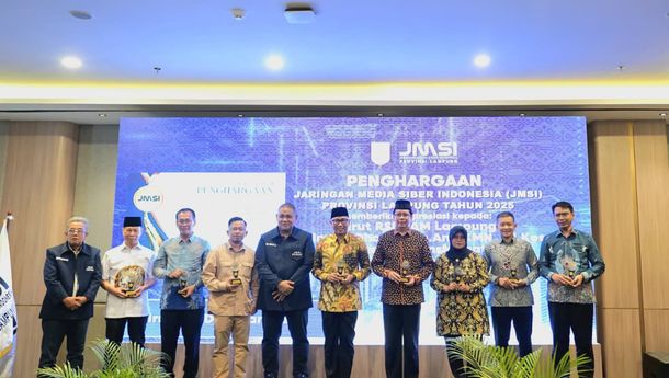 Rektor UIN RIL Raih Penghargaan Tokoh Pendidikan Berwawasan Global dan Pelestari Kearifan Lokal