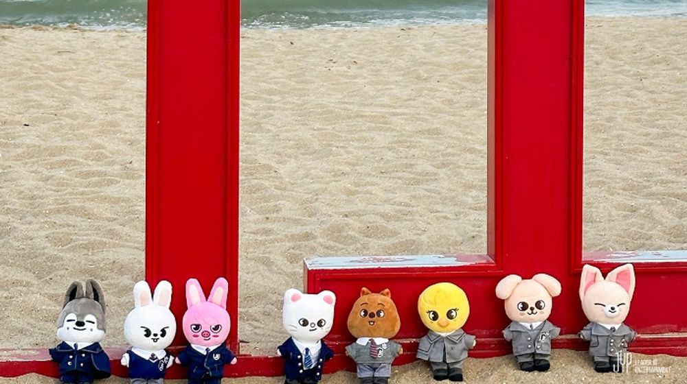 Official karakter merchandise K-pop, SKZOO Doll milik Stray Kids.