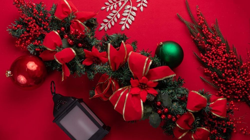 Warna hijau dan merah identik dengan Natal.