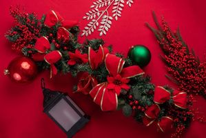 Warna hijau dan merah identik dengan Natal.