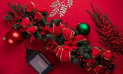 Warna hijau dan merah identik dengan Natal.