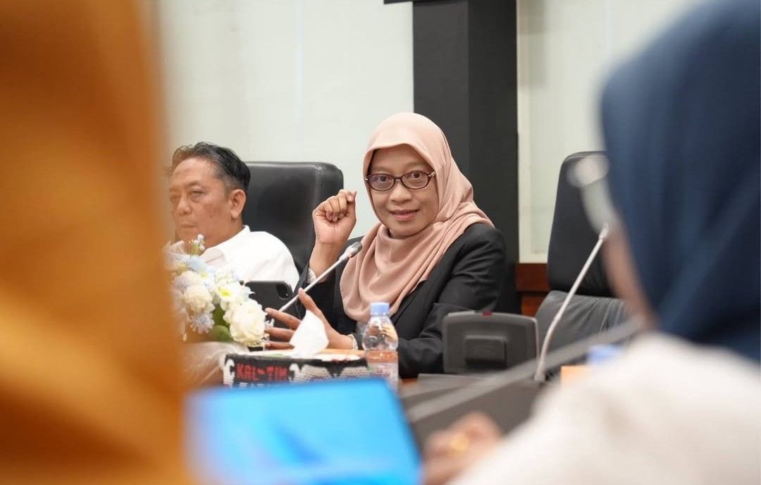 Sekda Kaltim, Sri Wahyuni menjelaskan perkembangan Forum Kepatuhan BPJS Ketenagakerjaan (Foto: Adpimprov/ Yuvita)