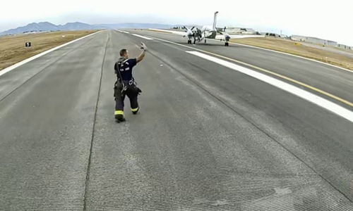 pesawat mendarat sendiri.jpg