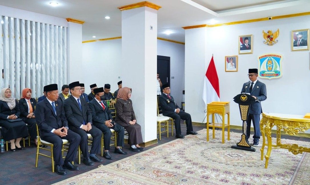 Wali Kota Balikpapan Rahmad Mas'ud ketika memberikan arahan dalam pelantikan Pj Sekda dan Direktur Teknik Perumda Tirta Manuntung Balikpapan, di Balai Kota pada Rabu 23 Desember 2025