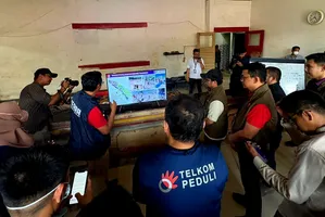 Wamen Komdigi Nezar Patria bersama jajaran TelkomGroup meninjau STO Kualasimpang, Kabupaten Acehtamiang