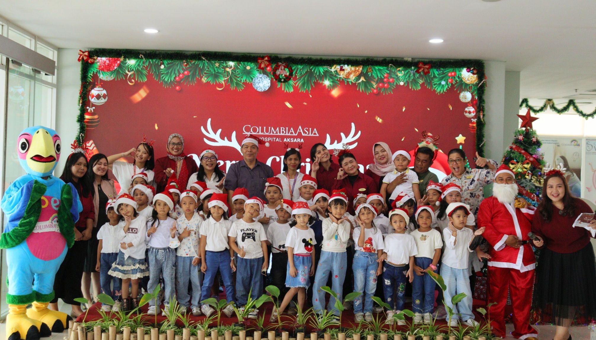 

Columbia Asia Hospital Aksara Rayakan Natal dengan Christmas Carol
