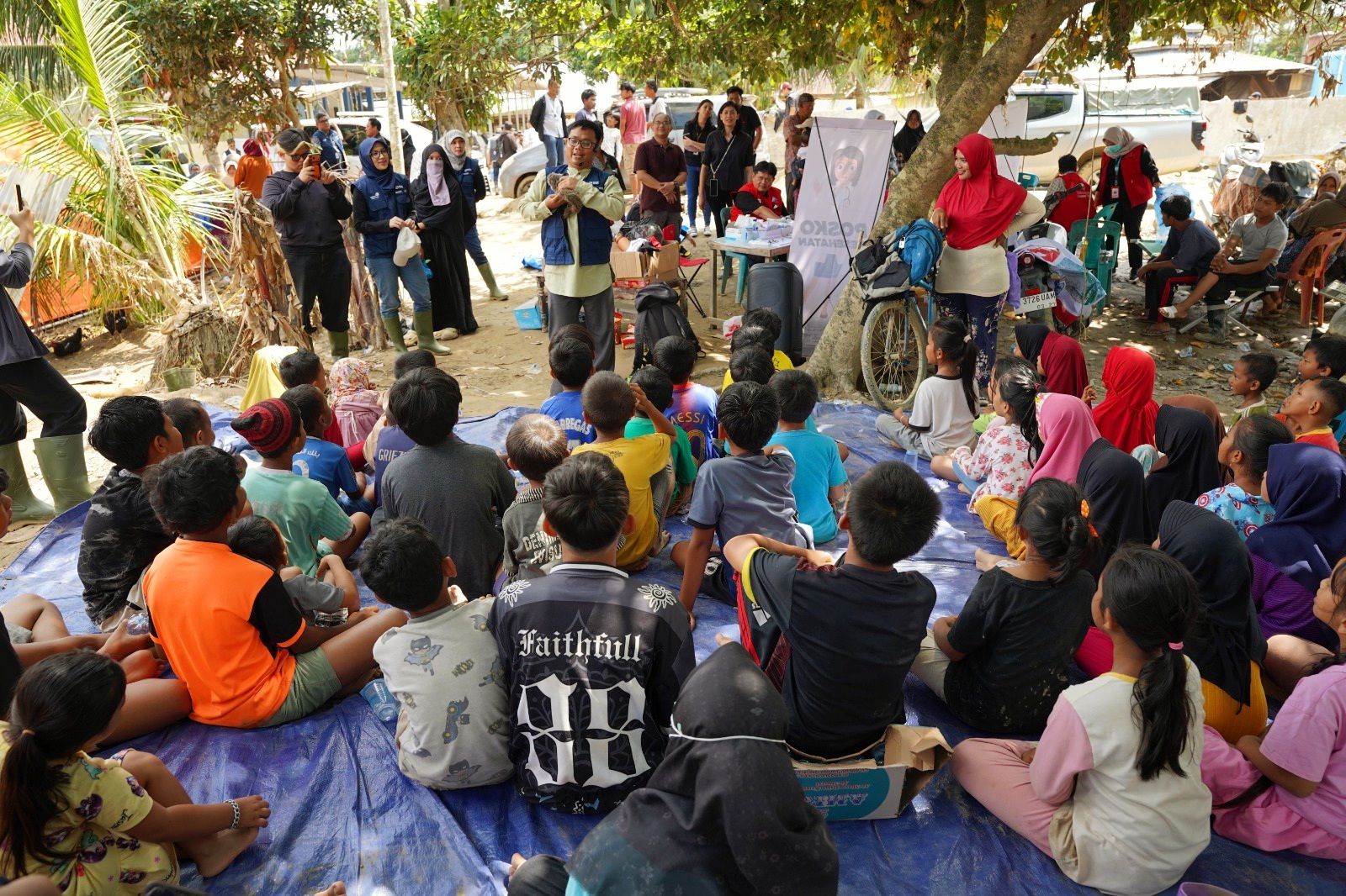 
Program pendampingan dan trauma healing untuk anak-anak di Desa Menanggini, Kabupaten Acehtamiang