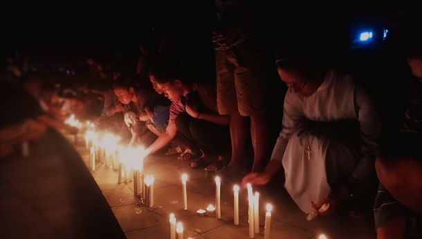 Warga Labuan Bajo Berdoa  untuk Para Korban KM Putri Sakinah