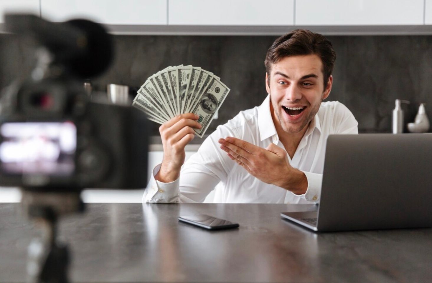 3 Cara Bijak Mengikuti Nasihat Keuangan Finfluencer