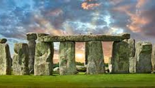 Stonehenge: Monumen Batu, Misteri dan Jejak dari Langit?