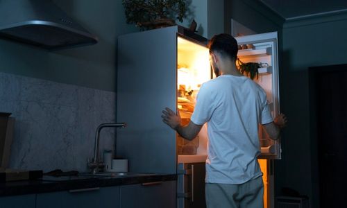 7 Alasan Kenapa Anda Ngidam Camilan Sebelum Tidur