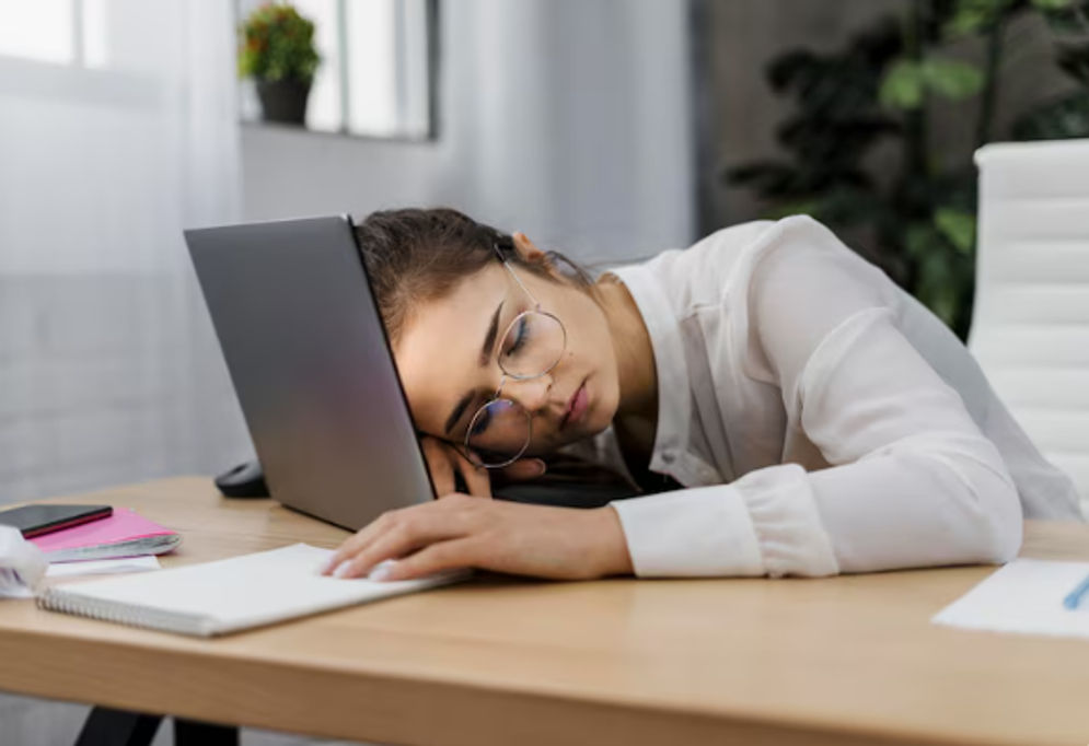 9 Cara Ampuh Atasi Kantuk di Jam Kerja