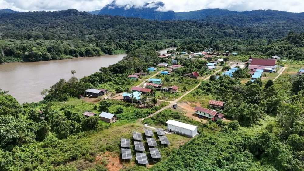 Pembangkit Listrik Tenaga Surya (PLTS) Terpusat di Desa Batoq Kelo, Kecamatan Long Bagun, Kabupaten Mahakam Ulu. (Foto: ESDM Kaltim)