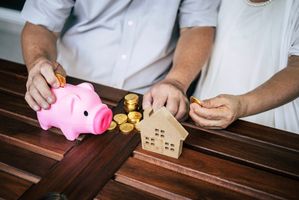 5 Pengeluaran Terbesar yang Menguras Uang Tabungan Pensiun