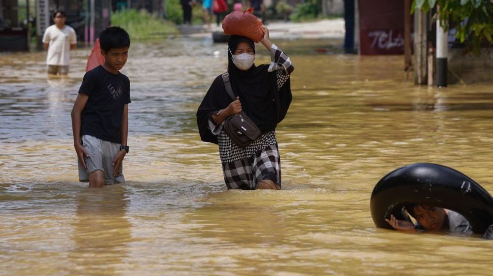 hujan-deras-picu-banjir-di-lima-dae.jpg