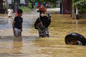 hujan-deras-picu-banjir-di-lima-dae.jpg