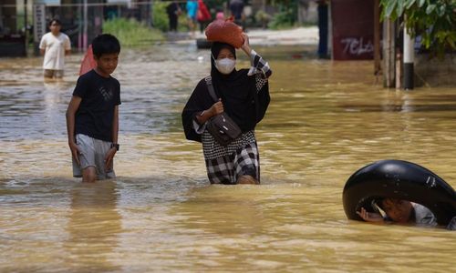 hujan-deras-picu-banjir-di-lima-dae.jpg