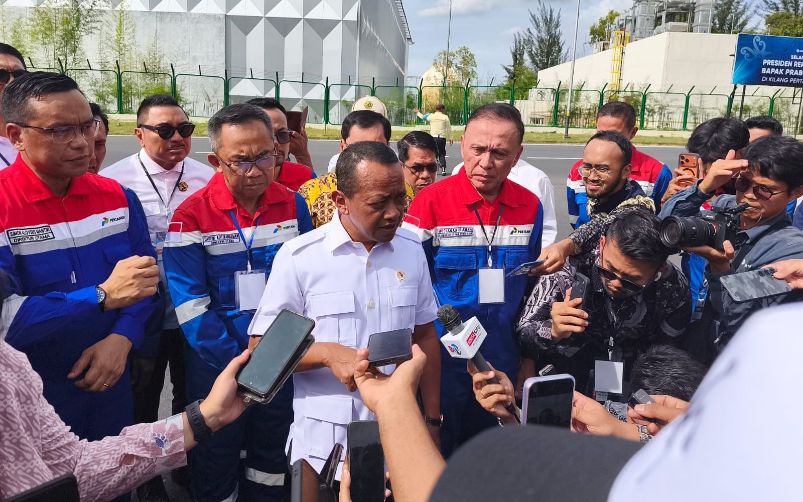 Menteri Energi dan Sumber Daya Mineral (ESDM) Bahlil Lahadalia mengatakan, kilang terbesar yang pernah dibangun di Indonesia