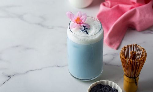 Minuman viral blue matcha.