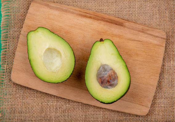 Alpukat salah satu real food yang bisa tingkatkan mood.