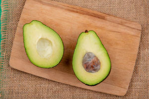 Alpukat salah satu real food yang bisa tingkatkan mood.