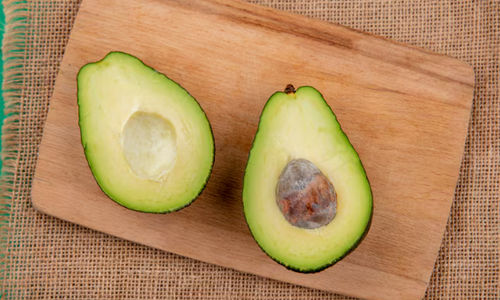 Alpukat salah satu real food yang bisa tingkatkan mood.