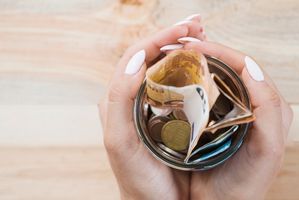 Menabung lewat gaya hidup zero waste.