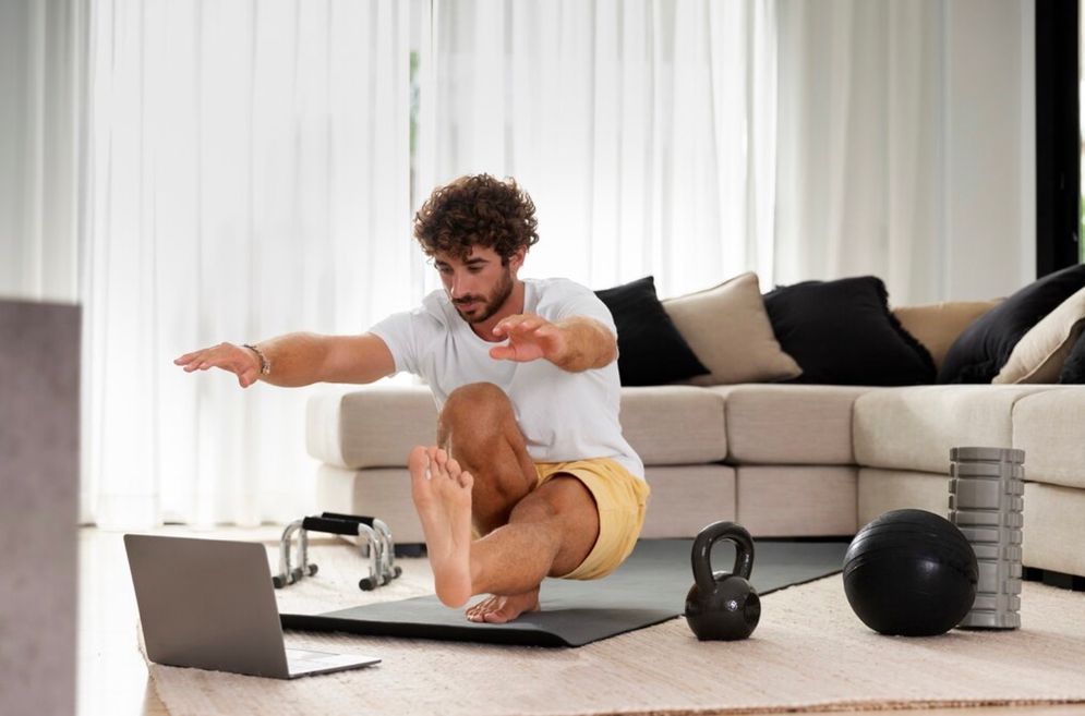 7 Rekomendasi Olahraga di Rumah Saat Musim Hujan