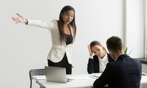 Ciri-ciri Rekan Kerja yang Membenci Anda