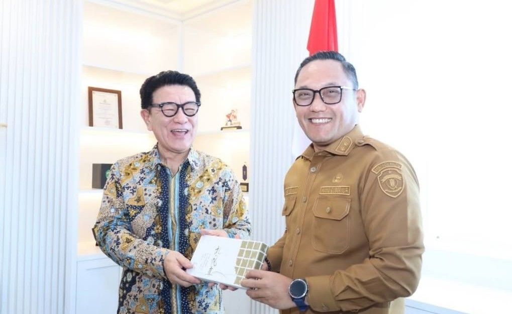 Wakil Gubernur Kaltim, Seno Aji dan CEO Kanzai Corporation Toshiyuki Hirouchi dalam pertemuan di Samarinda. (Foto: Adpimprov/ Hudais)