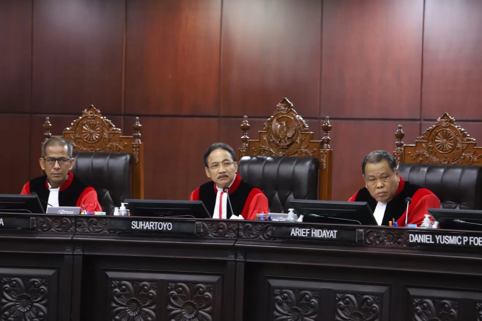 Mahkamah Konstitusi.