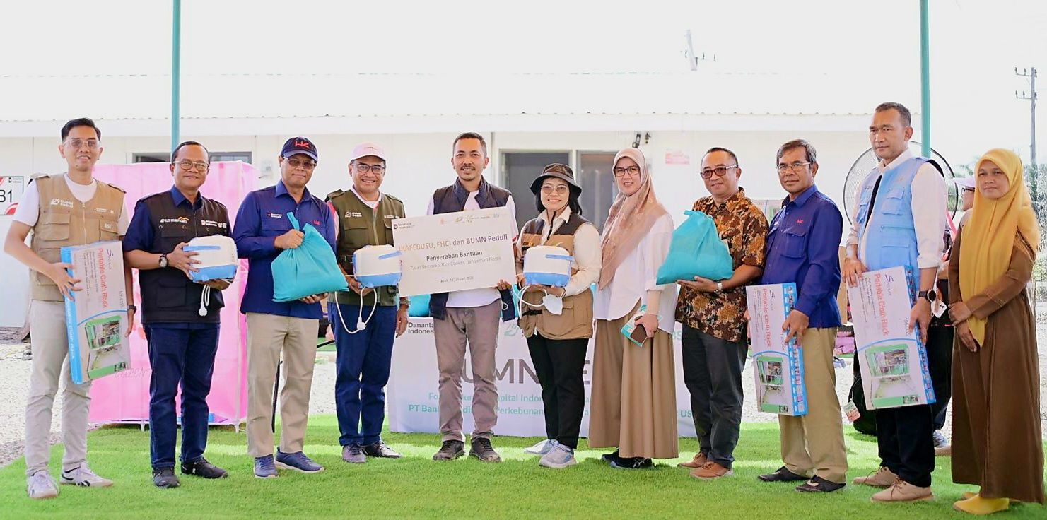 Danantara, FHCI dan alumni FE USU memberikan 600 paket logistik kepada penghuni Huntara di Aceh