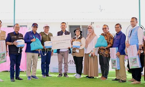 Danantara, FHCI dan alumni FE USU memberikan 600 paket logistik kepada penghuni Huntara di Aceh